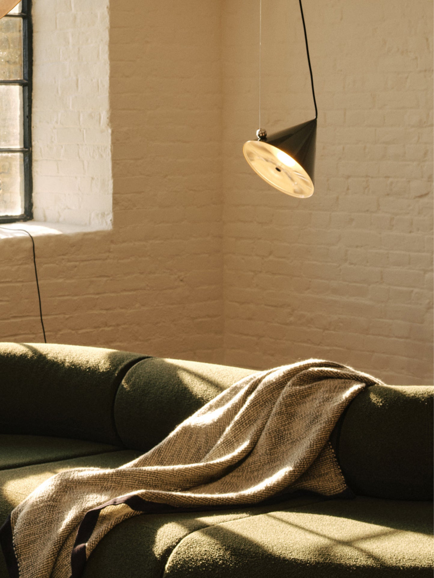Pose Pendant 25cm Kelp LED CB-CCC