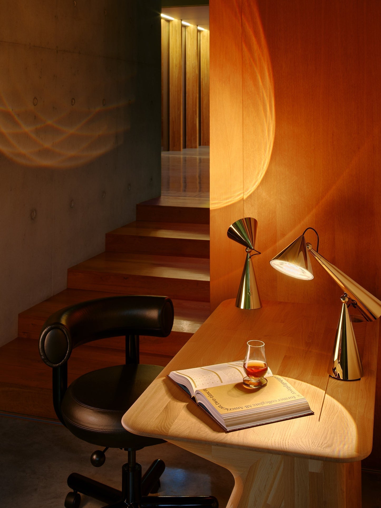 Pose Task Light LED Gold UN USA