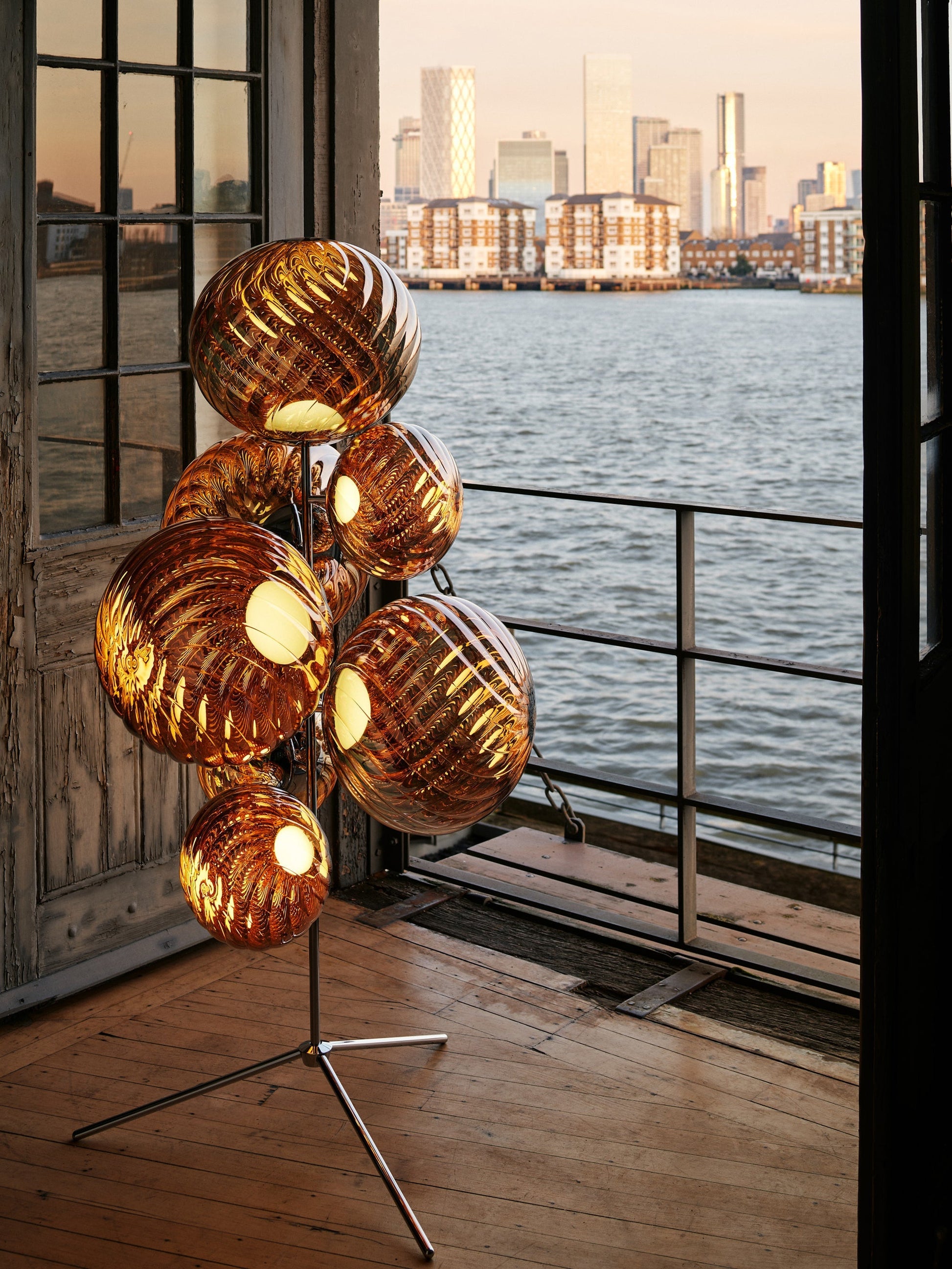 Whirl Floor Chandelier Gold LED UN (USA WHSC01GO-FUN01M1)